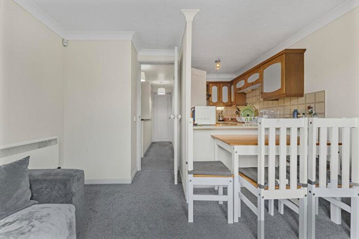 1 Bedroom Flat To Rent In Falcon Way, Millwall, E14