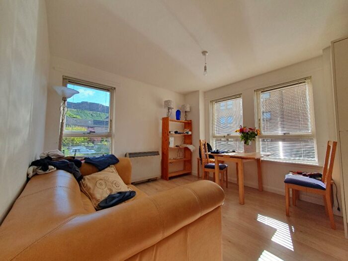 1 Bedroom Flat To Rent In Parkside Terrace, Newington, Edinburgh, EH16