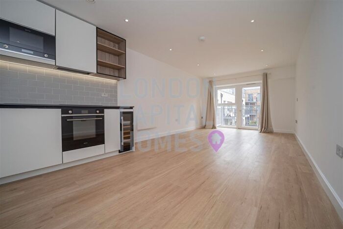 2 Bedroom Flat For Sale In Fairbank House, Beaufort Square, London, NW9
