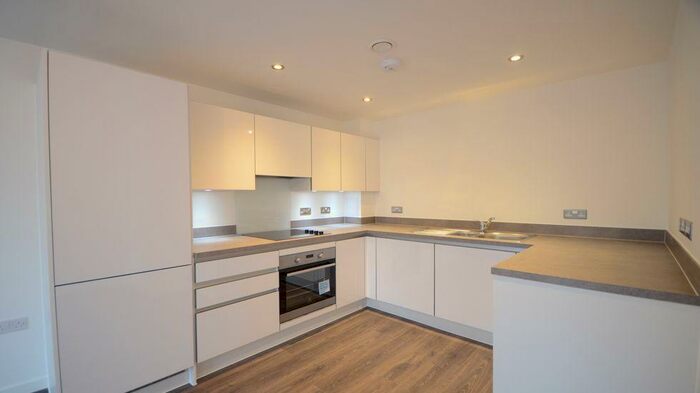 1 Bedroom Flat To Rent In Medway House, SL6