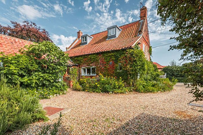 4 Bedroom Detached House For Sale In A Charming Grade Ii Listed Cottage In Briningham With A Detached Annexe, NR24