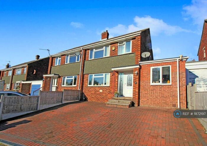 4 Bedroom Semi-Detached House To Rent In Banbury Avenue, Southampton, SO19