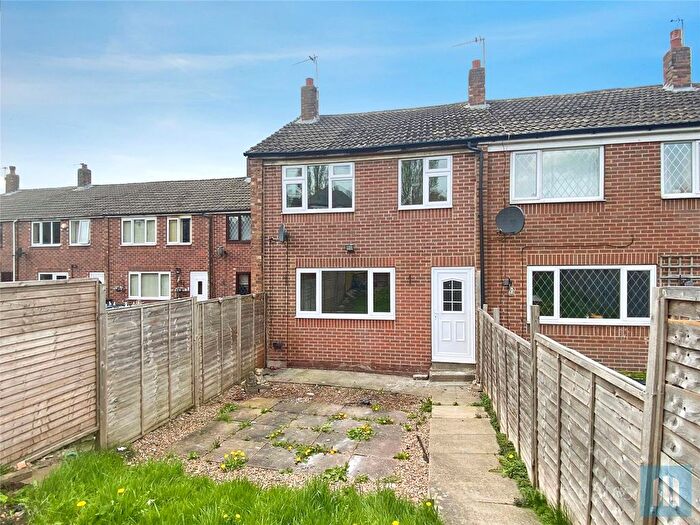 3 Bedroom Terraced House To Rent In Staincliffe Close, Dewsbury, WF13