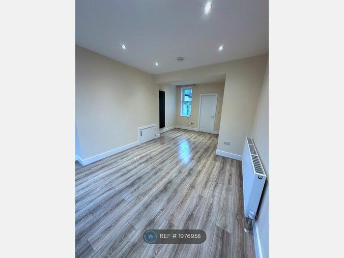 2 Bedroom Terraced House To Rent In Regent Avenue, Harrogate, HG1