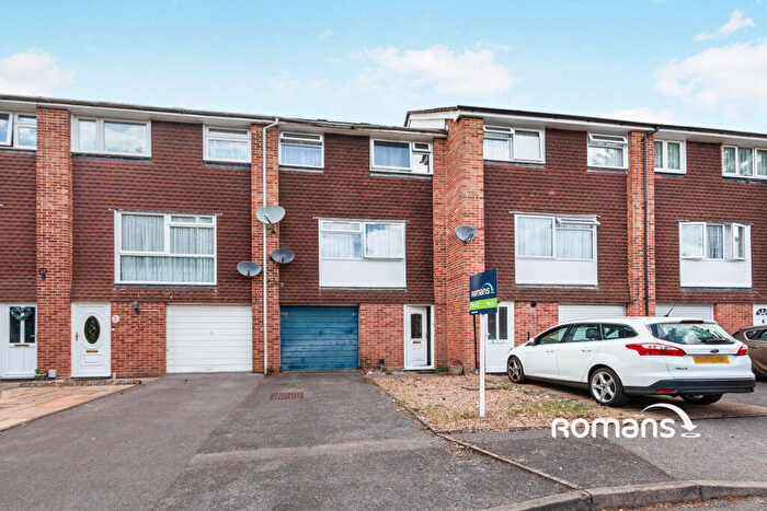 3 Bedroom Terraced House To Rent In Cambridge Road, Aldershot, Hampshire, GU11