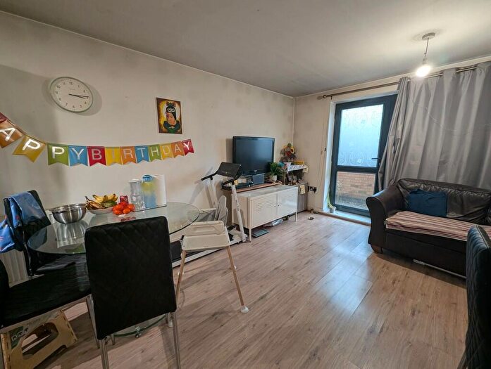 1 Bedroom Flat For Sale In Parham Drive, Ilford, IG2