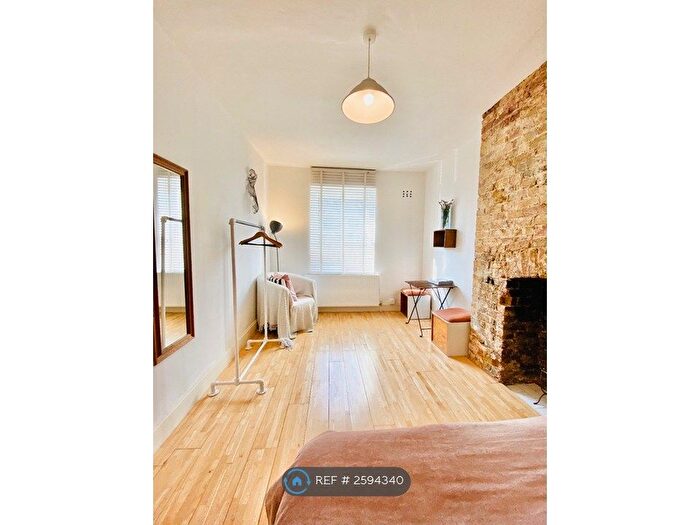 2 Bedroom Flat To Rent In Bethnal Green, London, E1