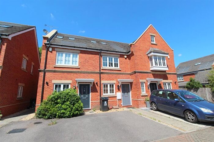 3 Bedroom Terraced House For Sale In Derisley Close, Byfleet, KT14