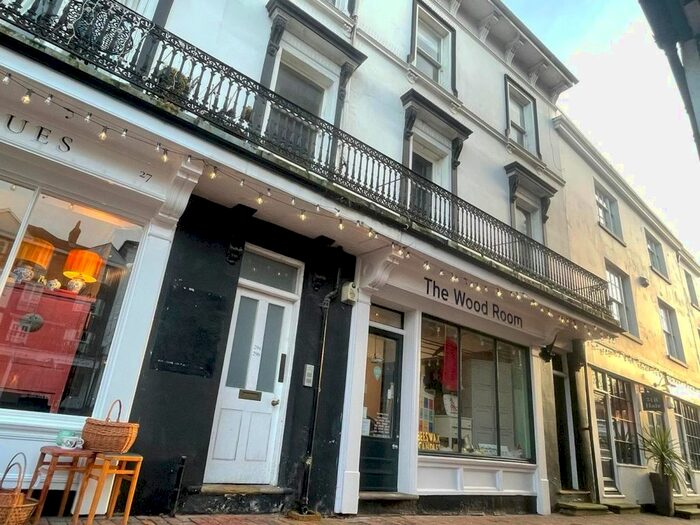 2 Bedroom Property To Rent In The Pantiles, Tunbridge Wells, TN2