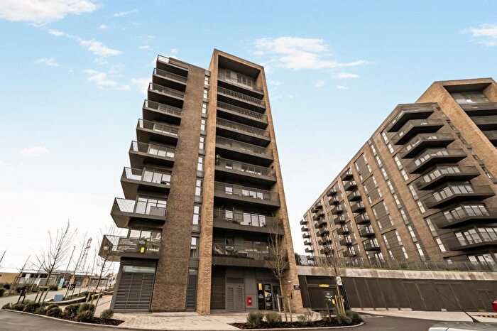 1 Bedroom Flat For Sale In Green Park, Berkshire, RG2