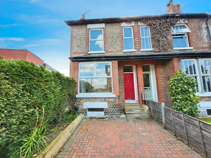 3 Bedroom End Of Terrace House To Rent In Mersey Road, Sale, Cheshire, M33