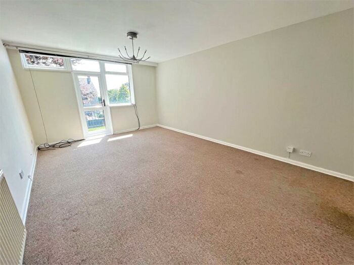2 Bedroom Apartment For Sale In St Andrews House, Bradford Place, Penarth, CF64
