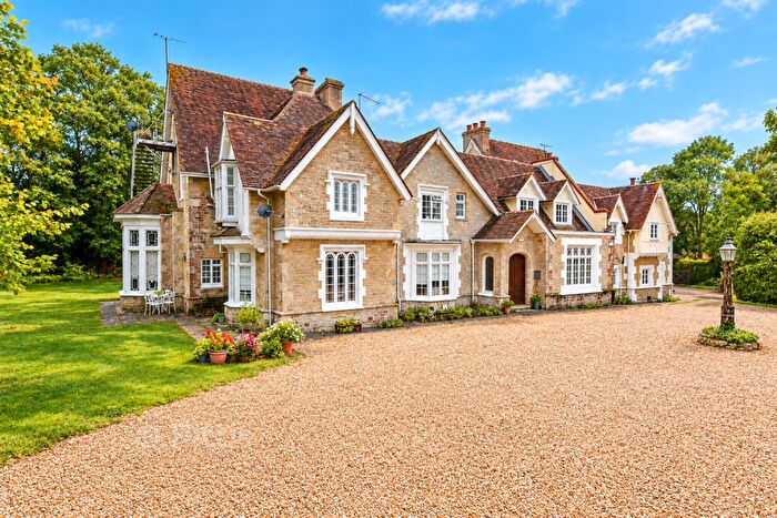 3 Bedroom Flat For Sale In Stonepitts Close, Ryde, Isle Of Wight, PO33