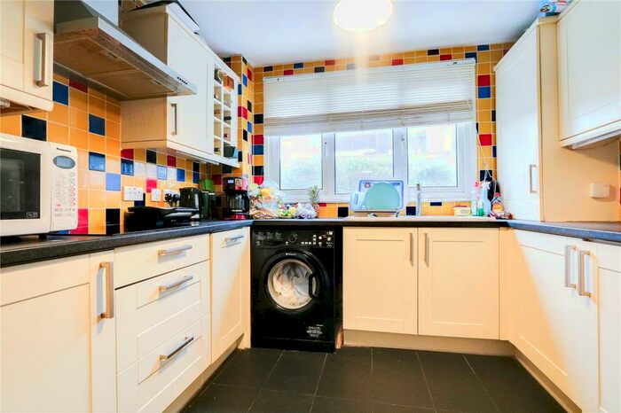 3 Bedroom End Of Terrace House To Rent In Stockbury Road, Croydon, CR0