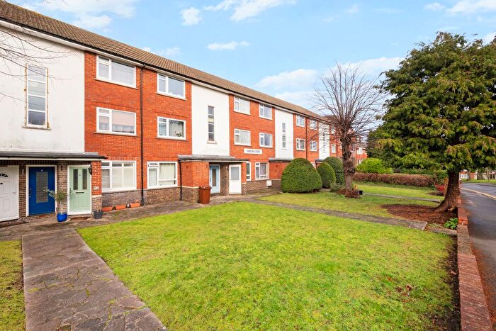 2 Bedroom Maisonette For Sale In Fairford Court, Grange Road, Sutton, SM2