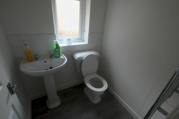 1 Bedroom Flat To Rent In Exeter Road, Ellesmere Port, Cheshire., CH65