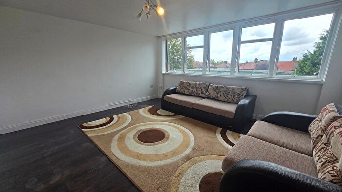3 Bedroom Maisonette To Rent In Alley Croft, Enfield, EN1