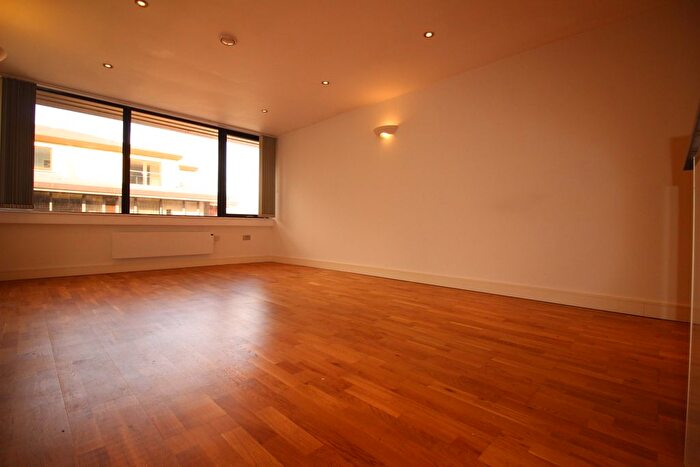 2 Bedroom Flat To Rent In Catteshall Lane, Godalming, GU7