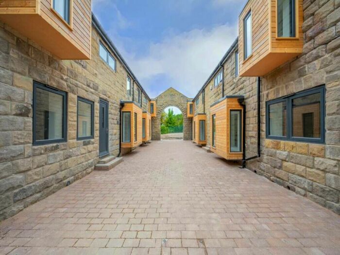 3 Bedroom Semi-Detached House To Rent In The Stables Cliff Oaks, Fawcett Lane, , Leeds, LS12
