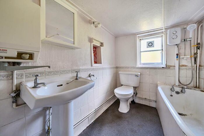 4 Bedroom Detached House For Sale In Bellingdon, Buckinghamshire, HP5