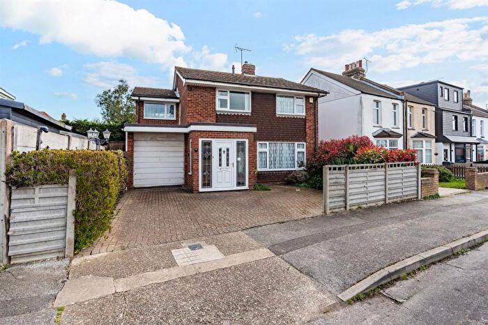 4 Bedroom Detached House For Sale In Glen Avenue, Herne Bay, CT6