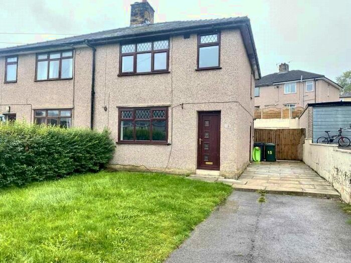 3 Bedroom Semi-Detached House To Rent In Broomhill Mount, Keighley, West Yorkshire, BD21