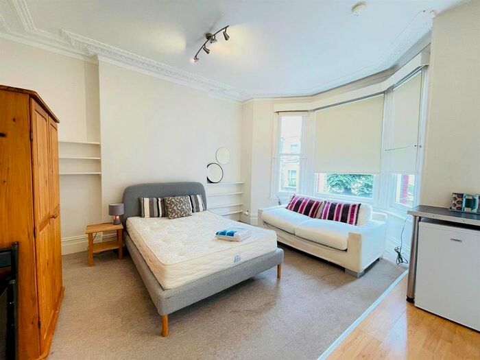 Studio To Rent In Hamilton Gardens, London, NW8