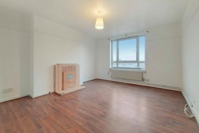 3 Bedroom Flat To Rent In High Path, South Wimbledon, London, SW19