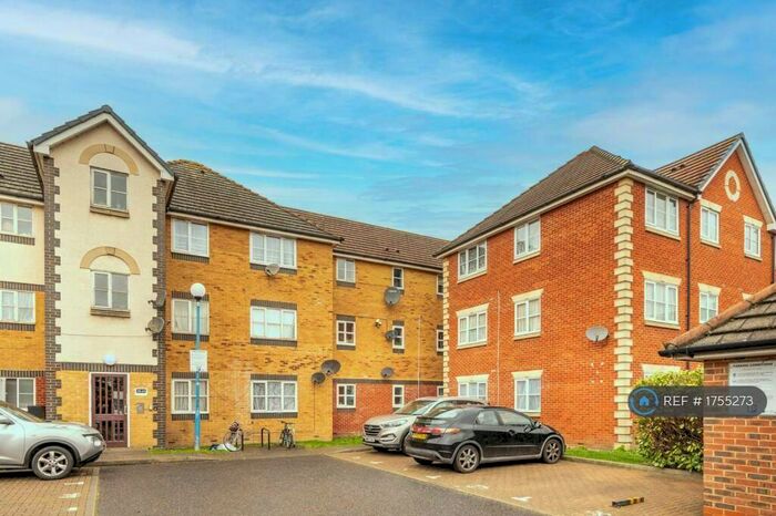 2 Bedroom Flat To Rent In St. Aidans Court, Barking, IG11