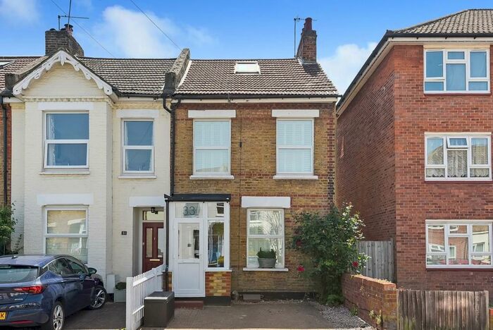 3 Bedroom End Of Terrace House To Rent In Martins Road, Bromley, BR2