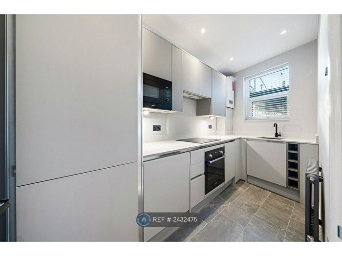 1 Bedroom Flat To Rent In Kingston Road, London, SW20
