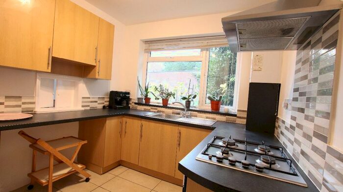 2 Bedroom Maisonette To Rent In Garrick Drive, London NW4