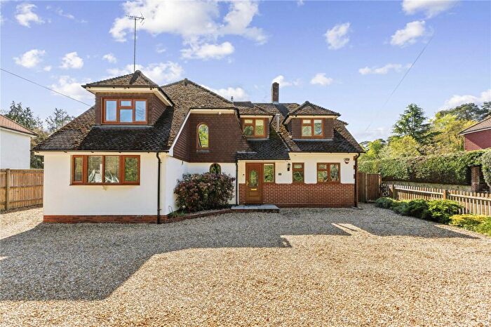 4 Bedroom Detached House For Sale In Frensham Vale, Farnham, Surrey, GU10