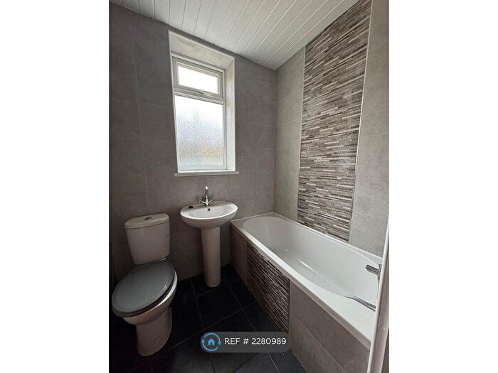 2 Bedroom Flat To Rent In Watt Street, Gateshead, NE8