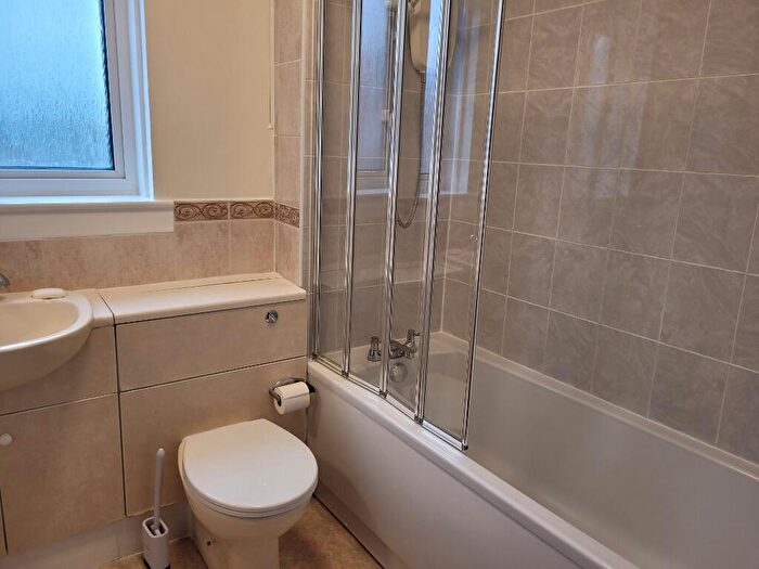 2 Bedroom Flat To Rent In Bryson Road, Polwarth, Edinburgh, EH11