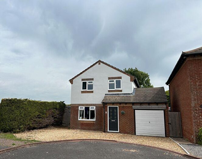4 Bedroom Detached House To Rent In Martin Close, Lee-On-The-Solent, PO13