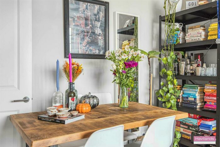 2 Bedroom Flat For Sale In Seymour Court, Winchmore Hill, N21