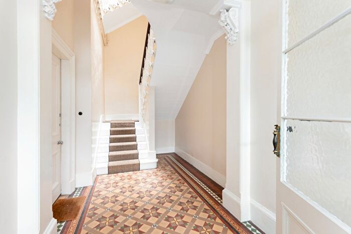 2 Bedroom Flat For Sale In / Coates Gardens, Haymarket, Edinburgh, EH12
