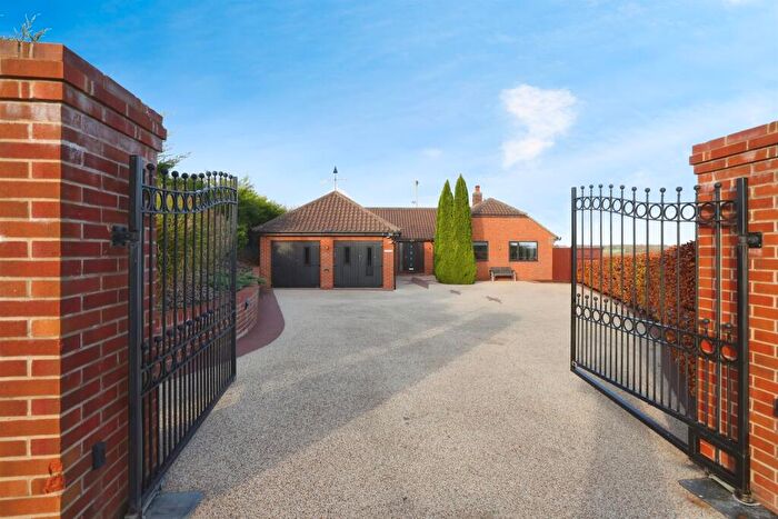 3 Bedroom Detached Bungalow For Sale In Salisbury Road, Netheravon, Salisbury, SP4