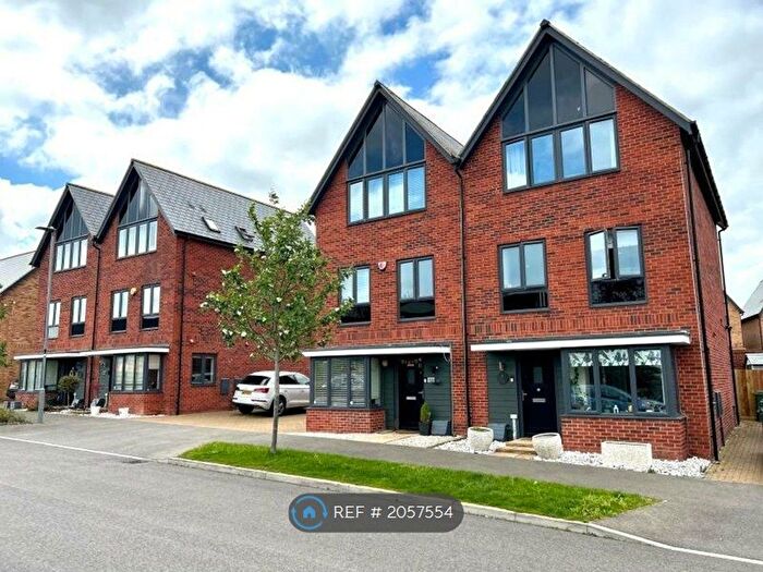 4 Bedroom Semi-Detached House To Rent In Vaynol Way, Milton Keynes, MK8