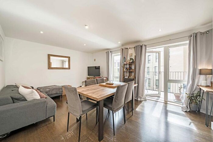 2 Bedroom Flat For Sale In Freda Street, Bermondsey, SE16
