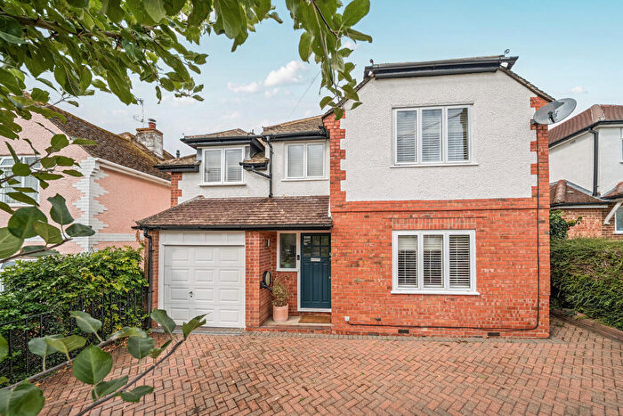 4 Bedroom Detached House For Sale In Byworth Road, Farnham, GU9