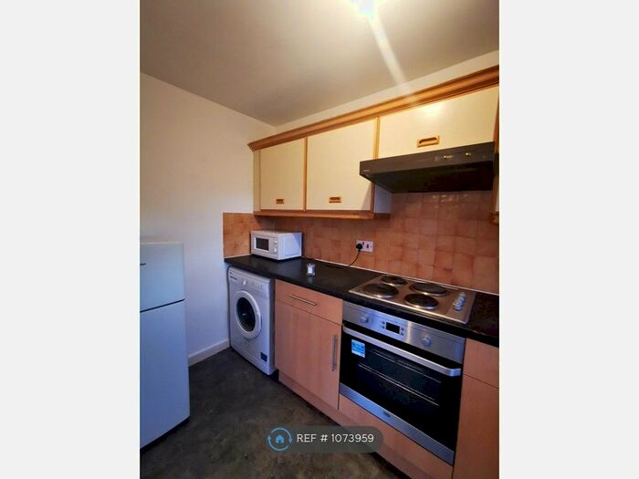 1 Bedroom Flat To Rent In Waynes Court, Luton, LU1