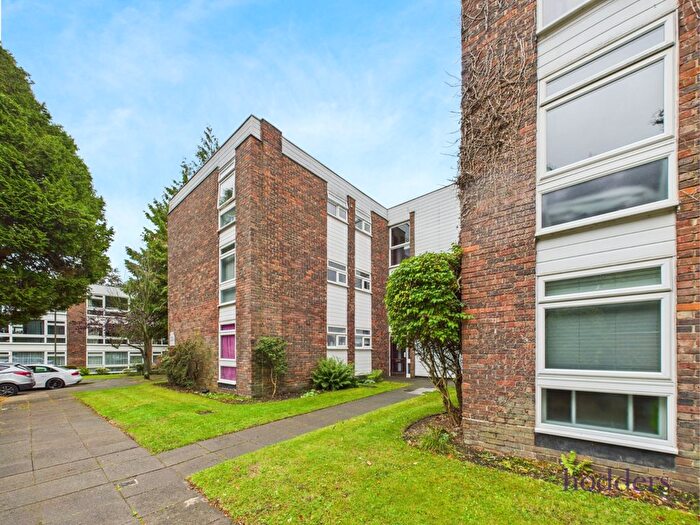 2 Bedroom Flat To Rent In Moat Court, Shaw Close, Ottershaw, Chertsey, KT16