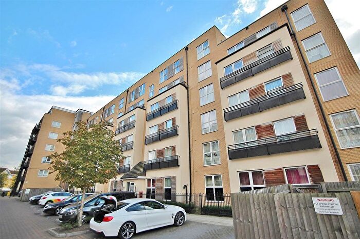 1 Bedroom Flat To Rent In Lanadron Close, Isleworth, TW7