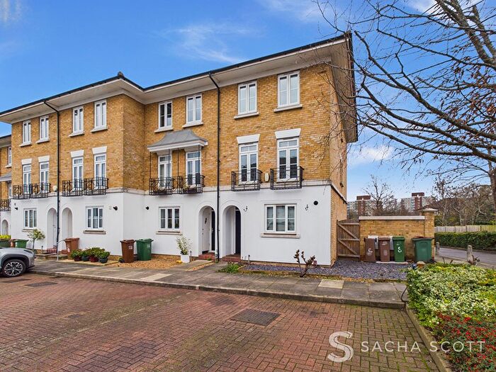 5 Bedroom End Of Terrace House For Sale In Sinclair Drive, Sutton, SM2