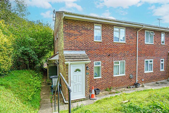 2 Bedroom Flat For Sale In Kingsley Close, St. Leonards-On-Sea, TN37
