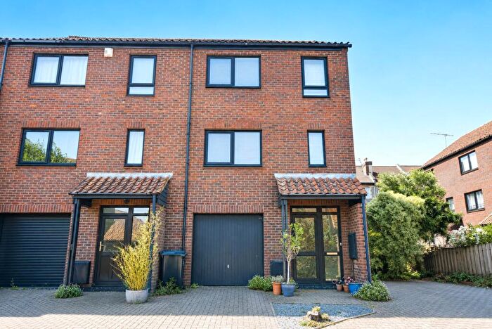 4 Bedroom End Of Terrace House To Rent In Rownham Mead, Hotwells, Bristol, BS8