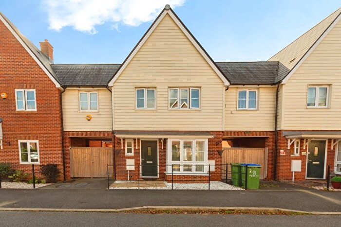 3 Bedroom Detached House To Rent In Claygate Corner, Aylesbury, HP18
