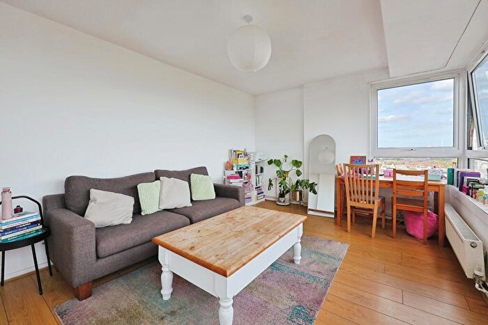 2 Bedroom Flat For Sale In Gaitskell Court, Shuttleworth Road, London, SW11